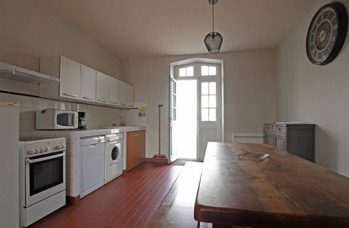 Periers Cottage | Comfortable cottage with WiFi and pets allowed