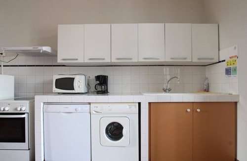 Periers Cottage | Comfortable cottage with WiFi and pets allowed