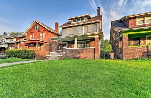 New Center Detroit House | Comfortable Home for Families & Teams, Sleeps 8, Easy Access to Downtown