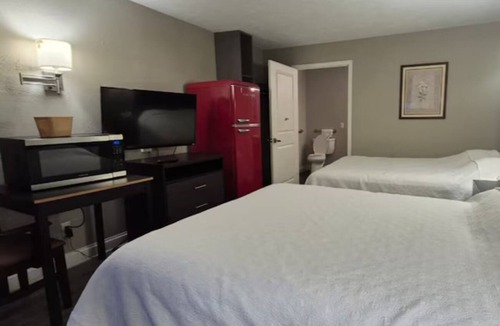 Merrillville Hotel | Comfortable Merrillville Room near US-30 | Convenient Location + Free Parking