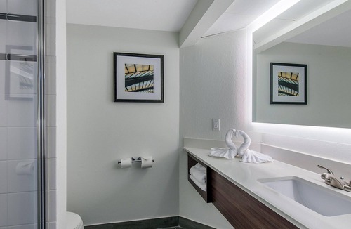 Tropic Hotel | Comfy Bedroom Near Brevard Zoo | Pool | Free Parking | 4 units w/I-95 Access