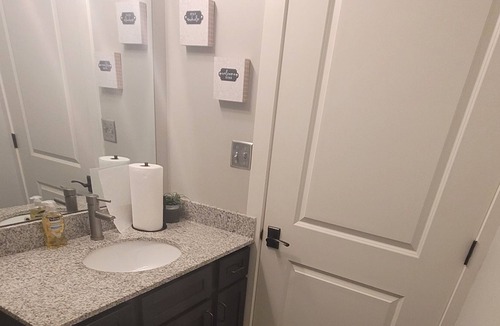 Kokomo Apartment | Comfy Corporate Living