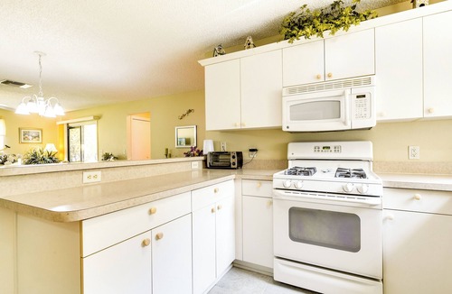 Lynnhaven Cottage | Complimentary Golf Cart! Home in The Villages