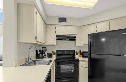 Ventura Apartment | Condo with Pool Access Near Golf Course, Airport