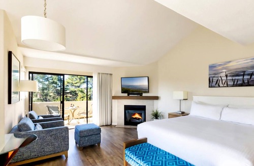 Rio del Mar Hotel | Contemporary Studio Steps Away from Private Beach | Garden View, Heated Pool