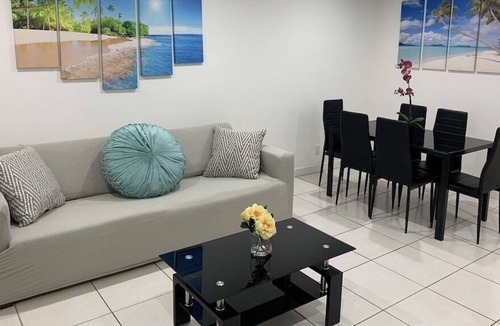 Coral Ridge Isles House | Contractor Accommodation - Free Parking & Hot Tub