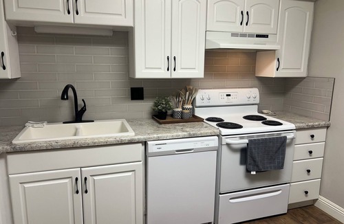 Logan Condo | Convenient & Cozy condo on 400