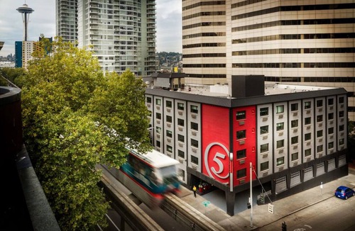 Belltown Hotel | Convenient Seattle Room w/Tub & Bikes Available for Downtown Exploration