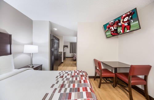 Council Bluffs Hotel | Convenient Stay, Superb Location! 2 Budget-friendly Units with Kitchenettes