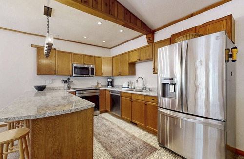 Donner Lake Woods House | Conveniently located home with fully stocked kitchen, W&D, fast wifi & loft