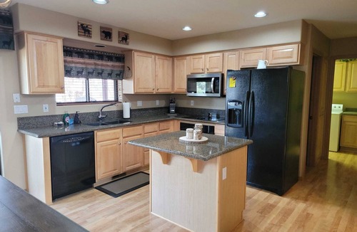 Pinetop-Lakeside Cabin | Cool Mountain Escape, Spacious Pinetop Cabin+Decks