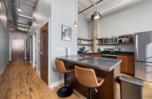 Peoria Apartment | Cooperage 214 | Mid-century 1BD Loft | Peoria