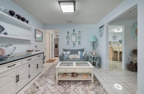 Tropic House | Coral Cove 3 Bed 2 Bath Pool Home in Melbourne
