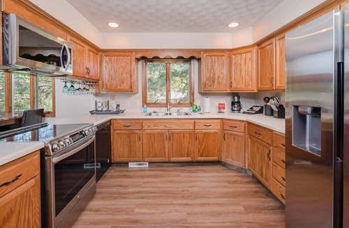 Appleton House | Corporate Housing on Calumet - 3 bedroom, 2 bath