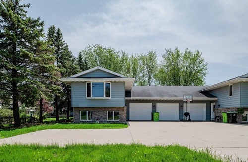 Appleton House | Corporate Housing on Calumet - 3 bedroom, 2 bath