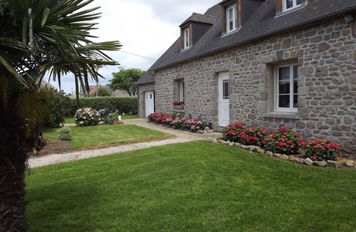 Reville Cottage | COTENTIN, SEASIDE, NICE INDEPENDENT COUNTRY CLASS 4 STARS 8 PEOPLE