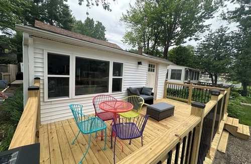 Lexington Cottage | Cottage in Lexington with Lake view just 100 steps from the beach!