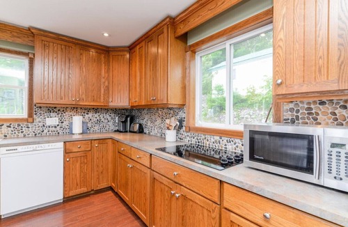 Cloyne House | Cottages at Bon Echo's Edge-Main Cottage