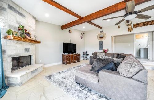 Rochelle House | Countryside Texas Home w/Fire Pit!