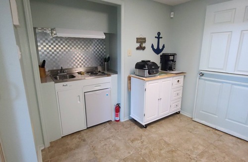 Mid America Apartment | Couples Romantic Lakefront Retreat/NEW HOT TUB
