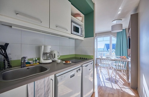 Courseulles-sur-Mer Apartment | Courseulles Coastal Apartment for 4