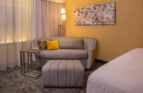 Warren Hotel | Courtyard by Marriott Detroit Warren
