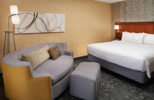 Warren Hotel | Courtyard by Marriott Detroit Warren