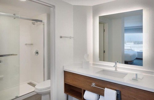 Florida Center Hotel | Courtyard by Marriott across Universal Orlando