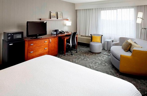 Stow Hotel | Courtyard by Marriott Akron Stow
