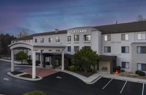 Danville Hotel | Courtyard Danville