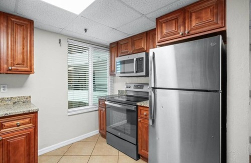 New Britain Apartment | Cozy 1-bedroom apartment in perfect Ormond Beach with AC and gym tropic sun