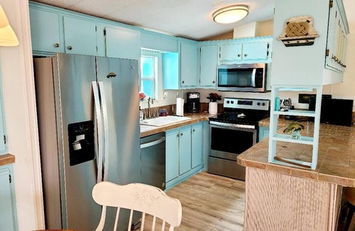 Hutchinson Island South Cottage | Cozy 1-bedroom cottage in gorgeous Jensen Beach gated community
