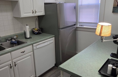 Springfield House | Cozy 1-bedroom house in lovely Springfield with AC