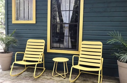 High Springs Cabin | Cozy 1 bedroom with loft cabin in High Springs 7 minutes from Ginnie Springs