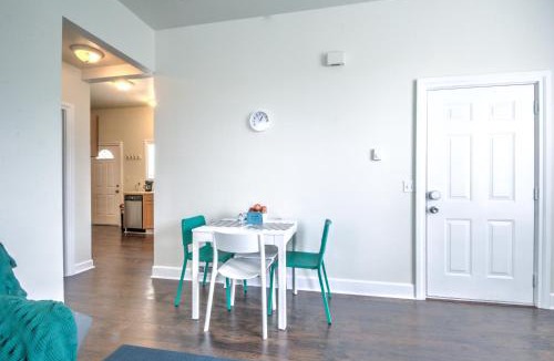 Broadway Apartment | Cozy 2 bdr Apt at heart of Capitol Hill - Apt A
