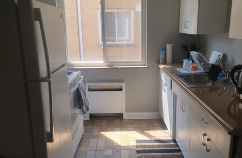 Roselawn Finance Apartment | Cozy 2 bedroom Apartment close to kenwood mall and all major amentiies
