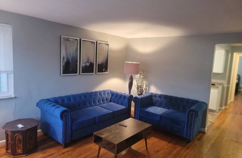 Roselawn Finance Apartment | Cozy 2 bedroom Apartment close to kenwood mall and all major amentiies