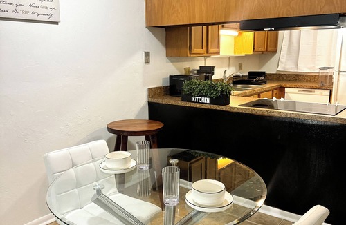 Gainesville Condo | Cozy 2-bedroom condo with WiFi, AC in quiet NW Gainesville, FL