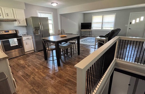 Janesville Condo | Cozy 2-bedroom condo in charming Janesville with AC