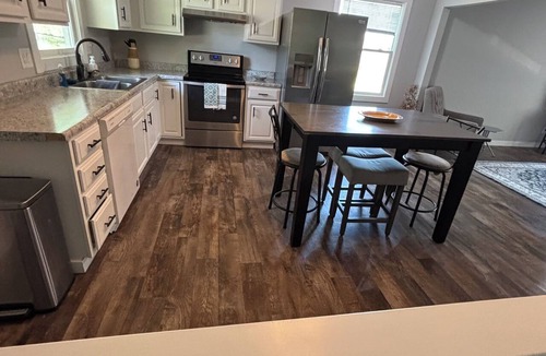 Janesville Condo | Cozy 2-bedroom condo in charming Janesville with AC