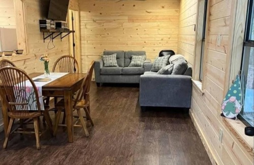 Poughkeepsie House | Cozy 2-bedroom house nestled in rural Poughkeepsie, AR.