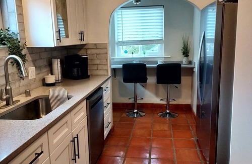 Nob Hill House | Cozy 2-bedroom house in Nob Hill with AC