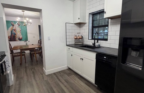 Bartow House | Cozy 2-bedroom house in charming Bartow traveling nurses and vacationers welcome