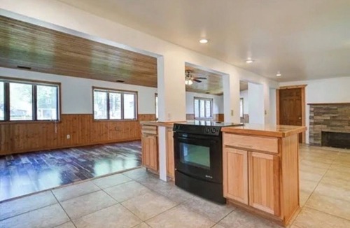 Poynette House | Cozy 2-bedroom lake view house in charming Poynette with AC