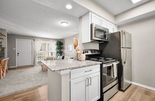 South Baton Rouge Apartment | Cozy 2B Getaway Pool Prime Location in Baton Rouge Medical District