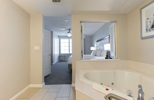 Daytona Beach Resort | Cozy 3BD/2Bath Daytona Suite - Pools, Lazy River, Bar, Slides