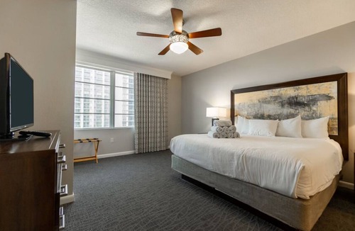 Daytona Beach Resort | Cozy 3BD/2Bath Daytona Suite - Pools, Lazy River, Bar, Slides