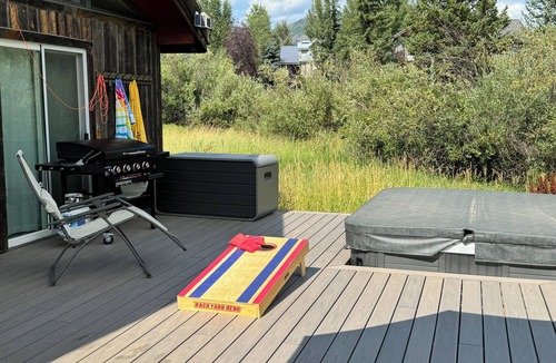 Steamboat Springs Ski Chalet | Cozy 4-bedroom chalet in fabulous Steamboat Springs walking distance to Skiing