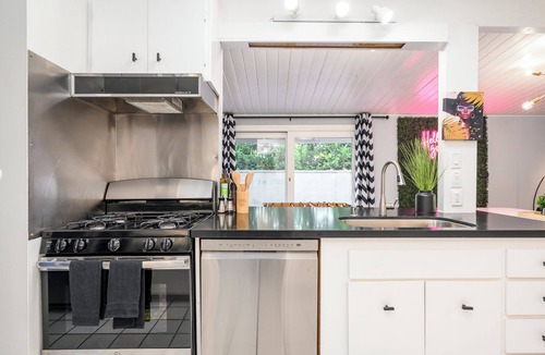 Fullerton House | Cozy 4-bedroom house with Pool. Mins to Disney
