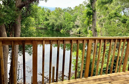 Valdosta House | Cozy & Affordable Retreat w/Porch Overlooking Pond